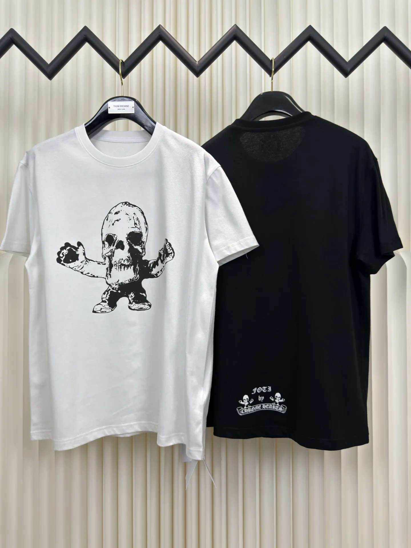 P240 Chrome Hearts FOTI Skull Print Tee Authentic Open Edition - Physical Counter - Top Luxury Quality 🆚 Instant sale of all versions on the market Fabric is made of 26 weave 200g cotton material Printing uses black ink Water slurry printing Customized supporting accessories Size S M L